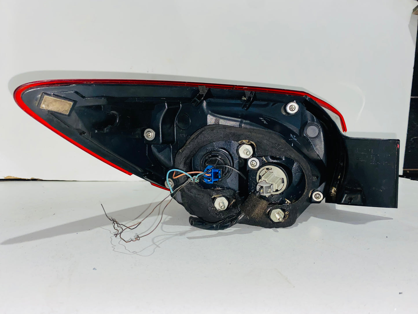 STOP DERECHO PARA MAZDA 3 SEDAN (2014-2018)