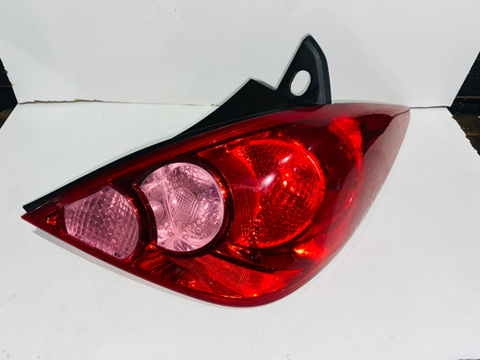 STOP DERECHO PARA NISSAN VERSA (2007-2012)