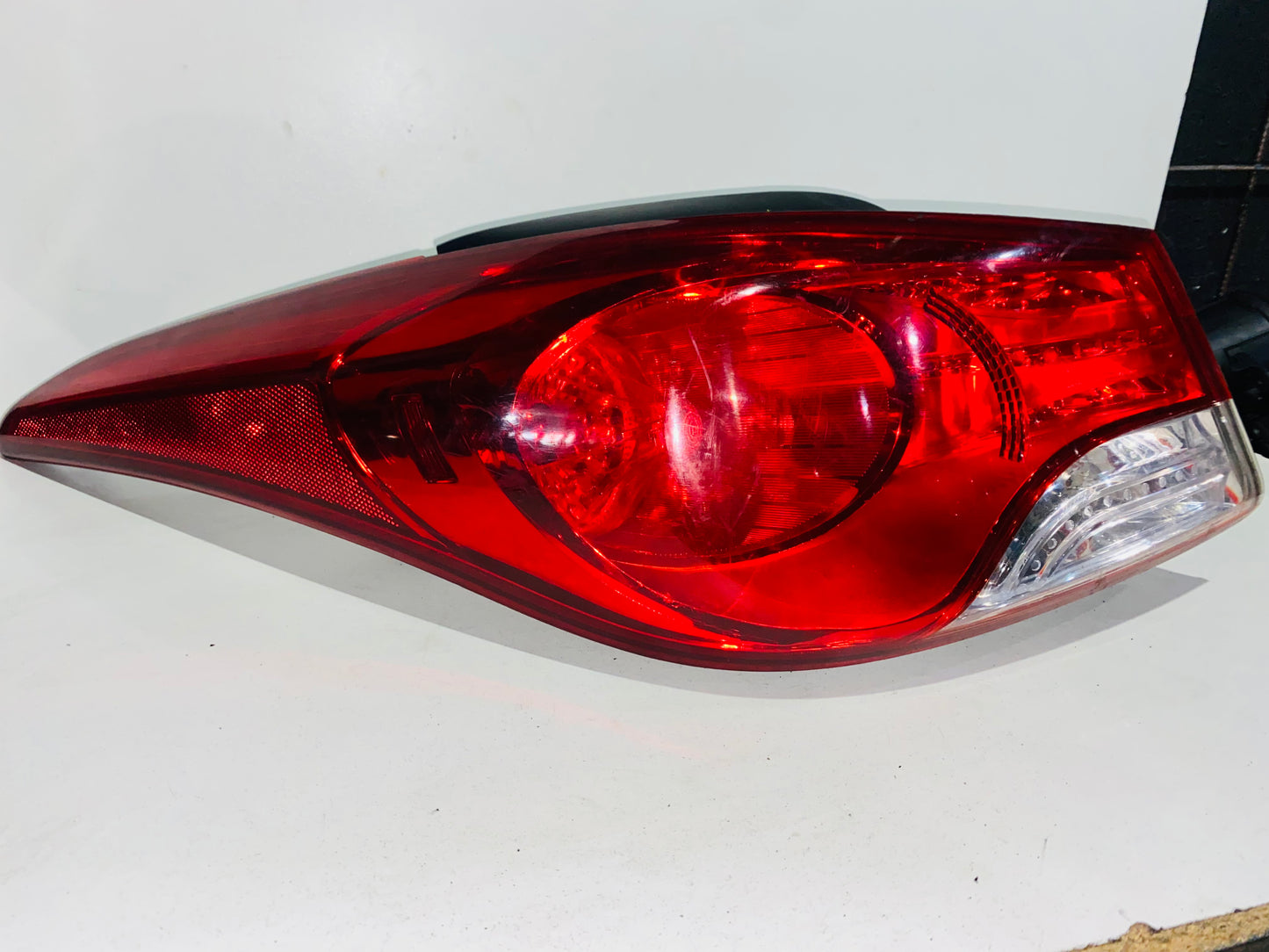 STOP IZQUIERDO PARA HYUNDAI ELANTRA (2011-2013)