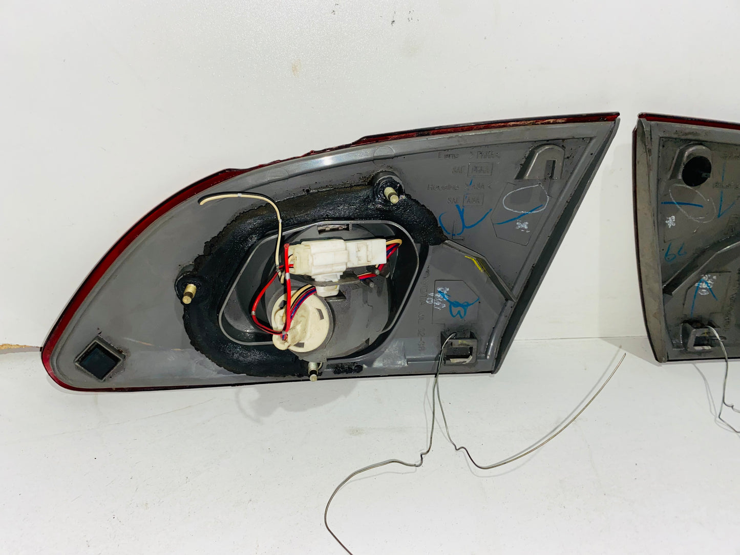 STOP DE BAÚL PARA TOYOTA COROLLA (1998-2002)