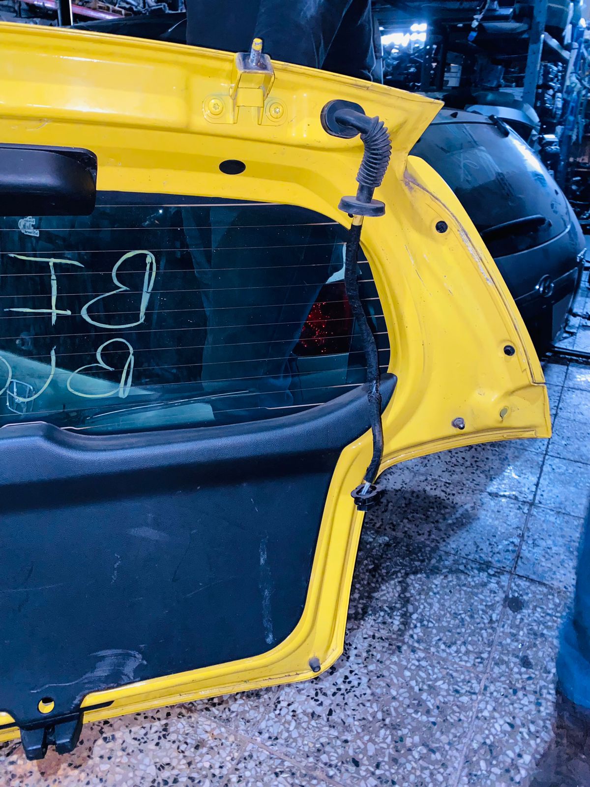 COMPUERTA DE CHEVROLET SONIC LT 2015
