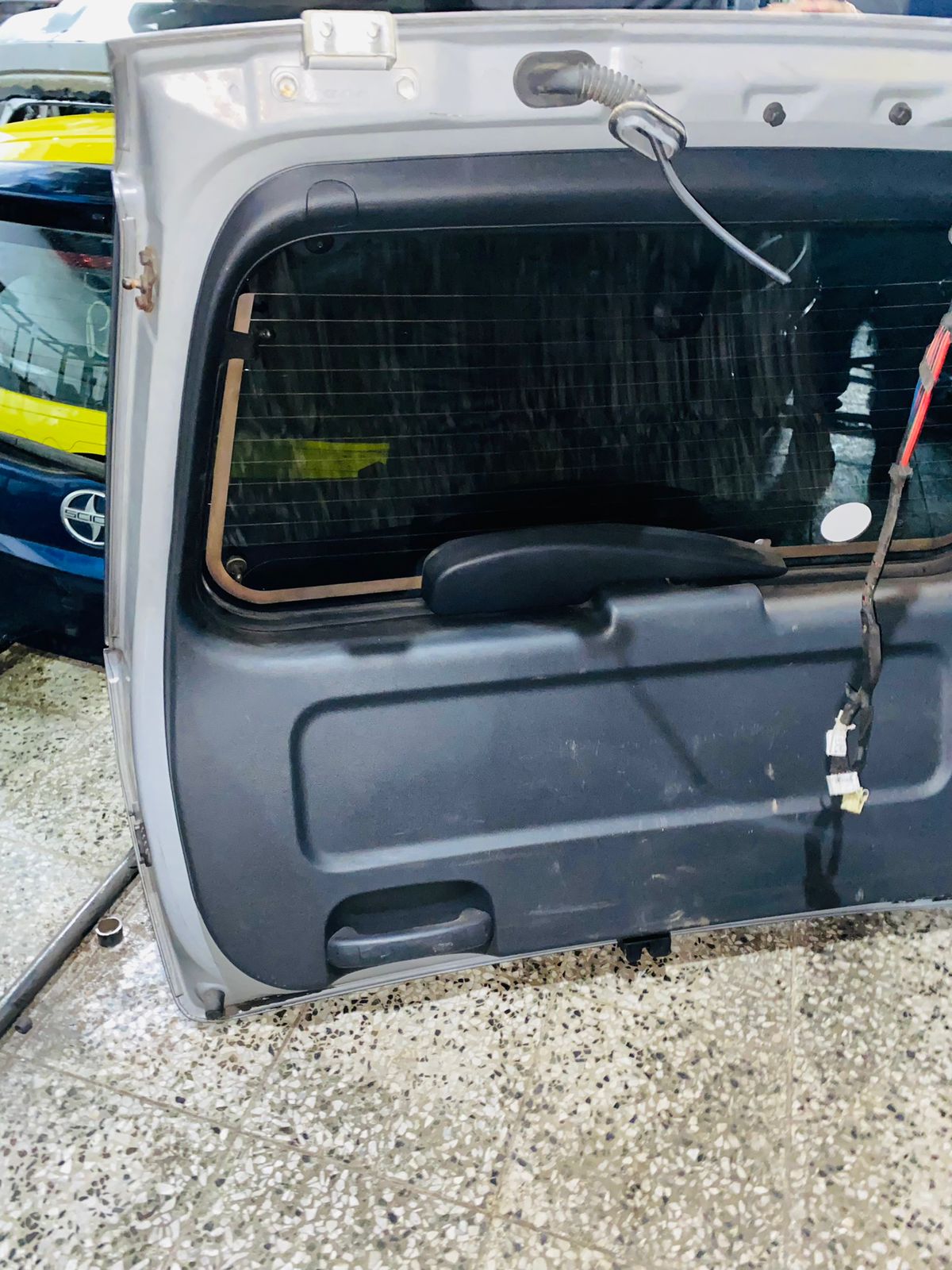 COMPUERTA DE KIA SPORTAGE 2005-2010